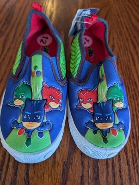 NWT PJMASKS Boys/ GIRLS Sz 12 Slip On Canvas Shoes MULTI COLORS